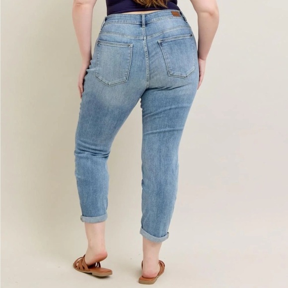 Judy Blue Mid Rise Bleach Wash Boyfriend Denim Jeans - Picture 2 of 8